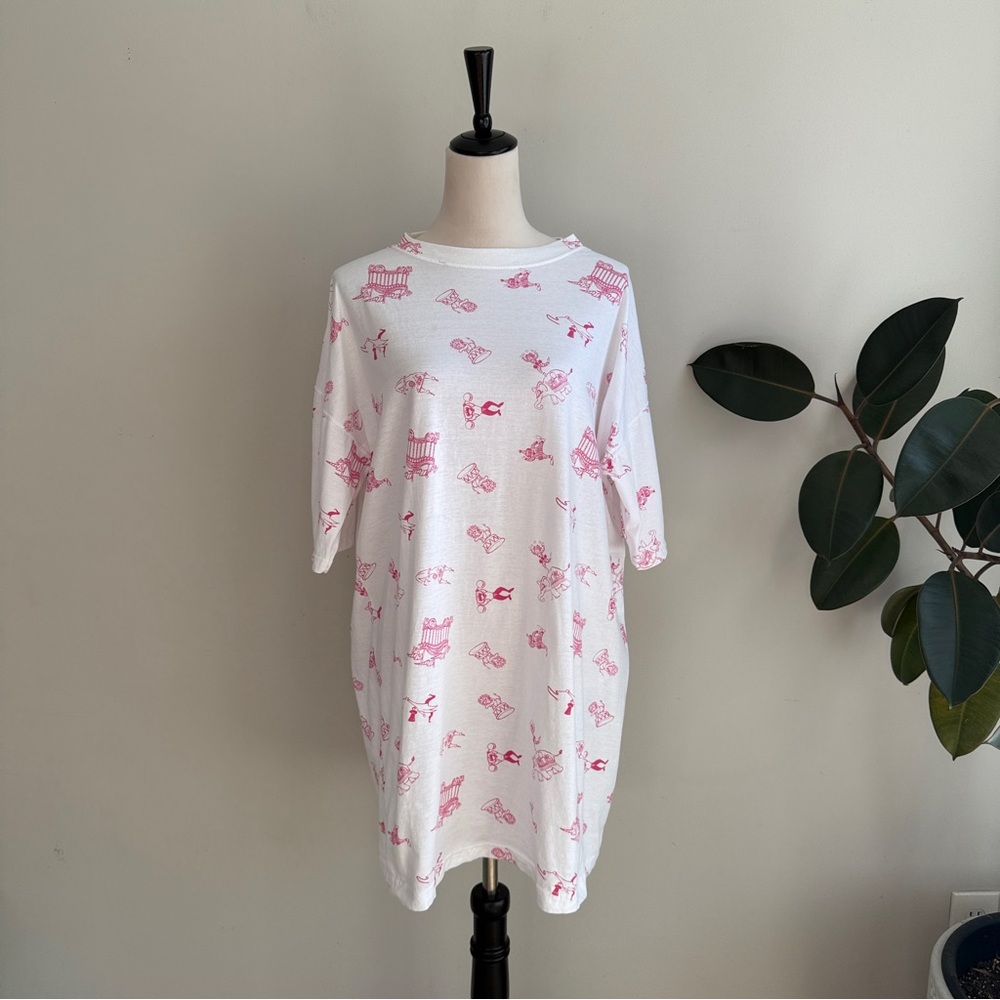 Simply Basic Vintage Circus Print Sleeping T-Shir… - image 1